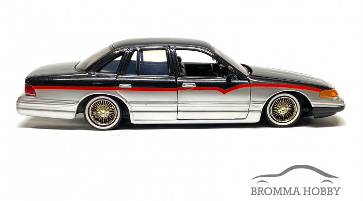 Ford Crown Victoria (1993) - Lowrider - Click Image to Close