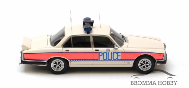 Jaguar XJ series III (1986) - POLICE - Klicka på bilden för att stänga